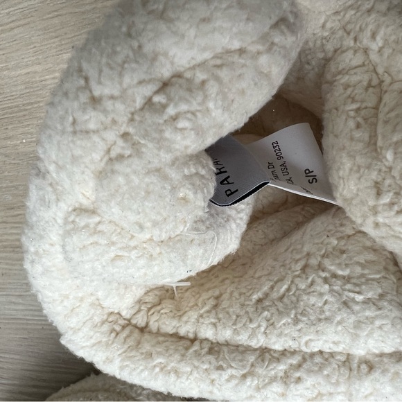 Parachute Cream Bootie Slippers - Picture 7 of 9